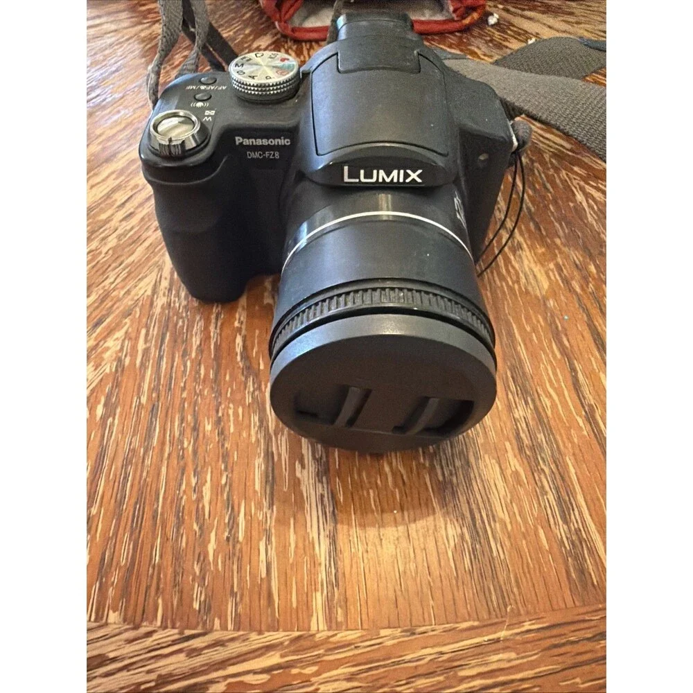 Panasonic Lumix DMC-FZ8 7.2MP Digital Camera Black UNTESTED W/O Battery